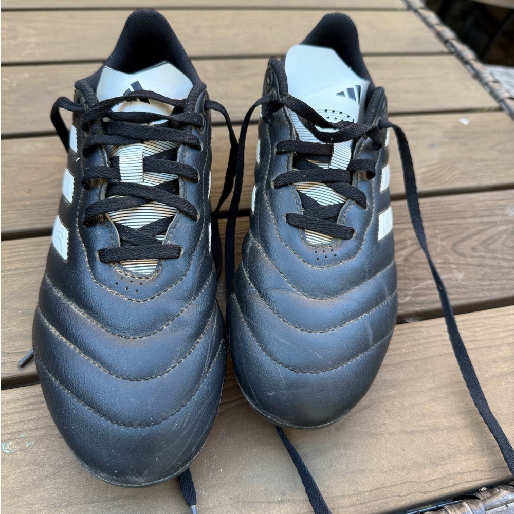 Unisex Adidas soccer cleats